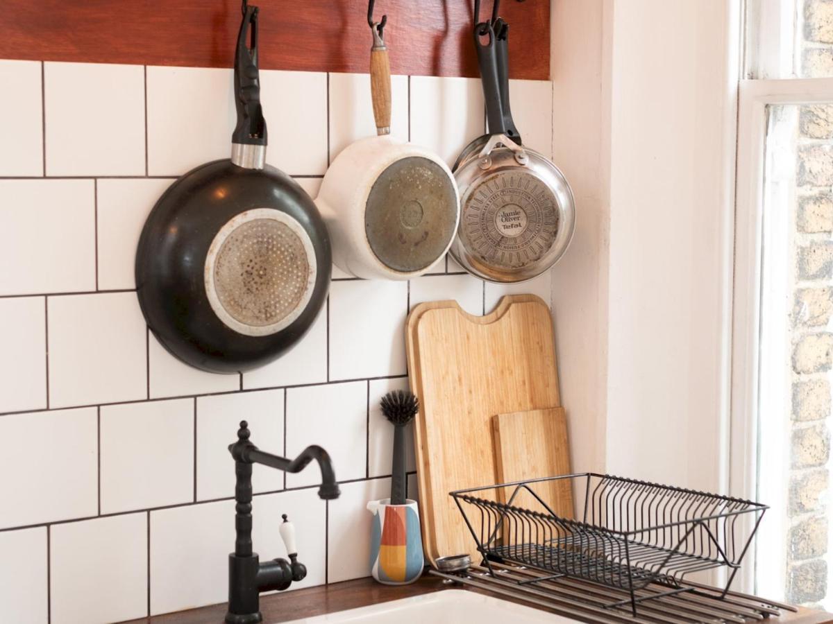 Pass The Keys Rustic And Quirky Flat In Charming Charlton Village Londyn Zewnętrze zdjęcie