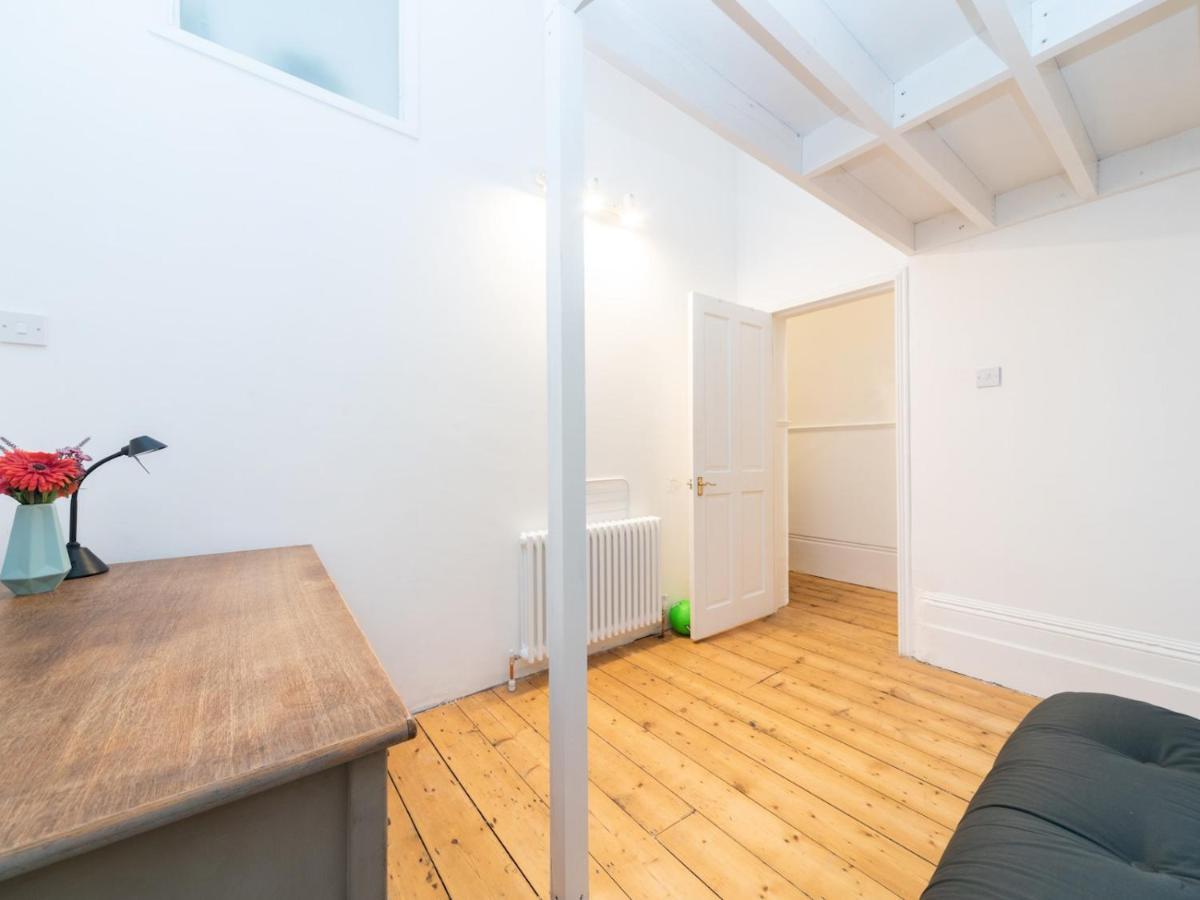 Pass The Keys Rustic And Quirky Flat In Charming Charlton Village Londyn Zewnętrze zdjęcie