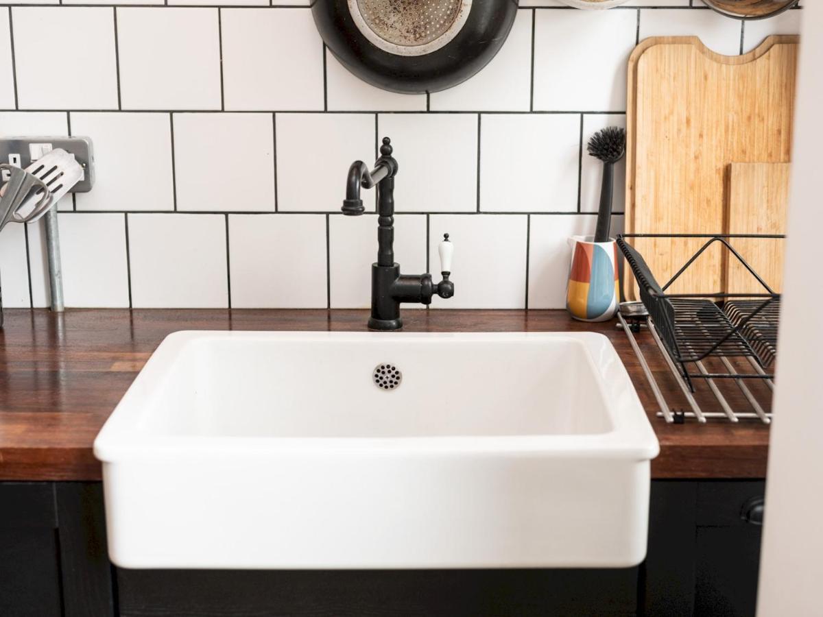 Pass The Keys Rustic And Quirky Flat In Charming Charlton Village Londyn Zewnętrze zdjęcie
